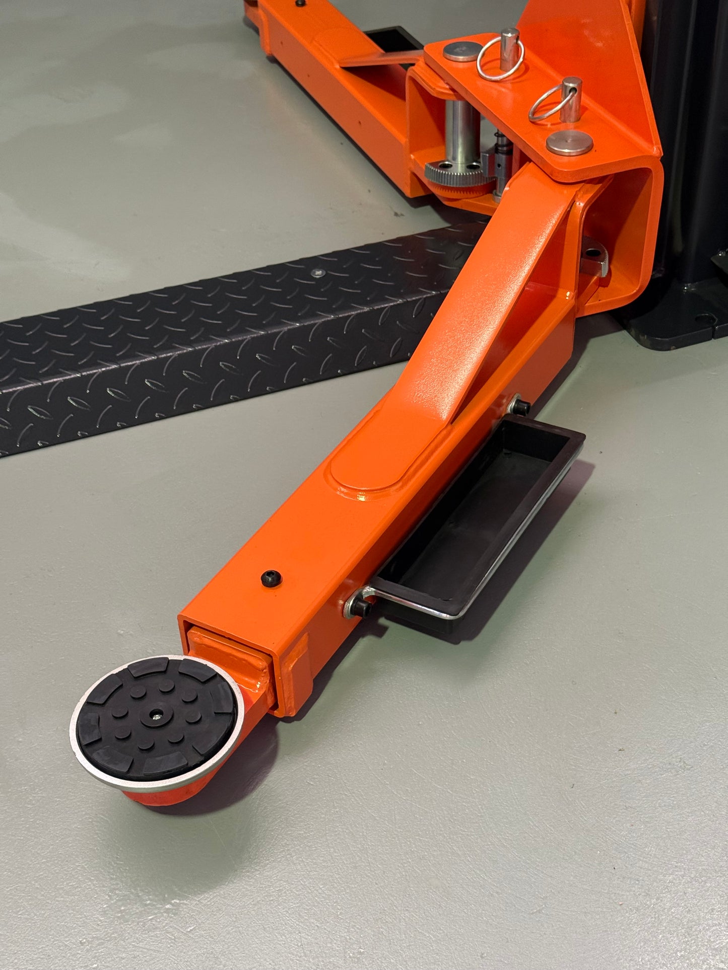 Snaptech Raptor 4.0T Two Post Lift ( With Base) + FREE Trolley Jack & Trestles